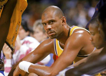 Ezan okununca Allah'la bağlantıda olurum