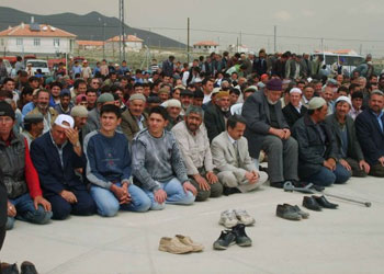Yağmur için şükür duasına çıktılar