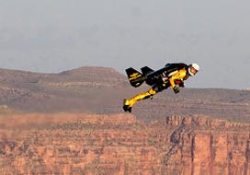 Roket adam’ Grand Canyon üzerinde uçtu