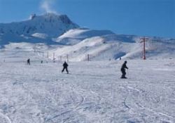 Erciyes Dağı'na mayıs karı yağdı