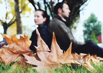 Eşler birbirine sevgi ve şefkatle yaklaşmalı