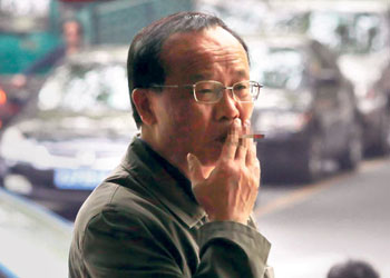 Teselliyi sigarada değil namazda aramalıyız