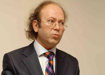 Mütefekkir ile entelektüelin karşılaştırması