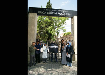 Başörtü karşıtı vicdansızlara siyah çelenk