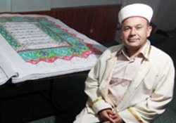 Rüyasını gördü, en büyük Kuran’ı yazdı