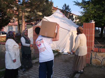 Çare, Simavlı depremzedelerin yanında