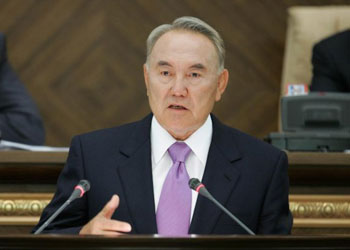 Kazakistan Latin alfabesine geçiyor