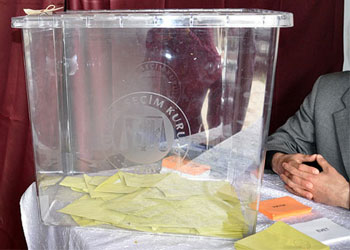CHP'den seçim sandığında başörtüsü itirazı
