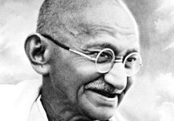 Gandi'nin ünlü gözlüğü kayıp