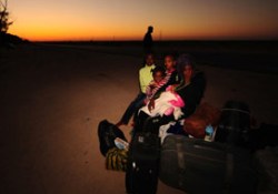 Libya'dan Tunus'a kaçış sürüyor