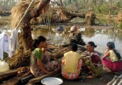 Myanmar'da binlerce kişi evlerinden kaçtı