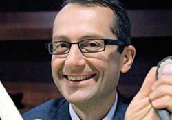 Dimdik bir yaşamın kapısını araladı