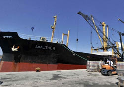 İsrail Atina'nın gemisini de engelledi