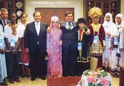 Olimpiyat çocukları İstanbul'un zirvesinde bayraklarını dalgalandırdı