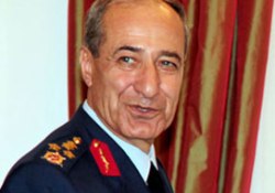 7 generale 'yakalama' kararı
