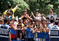 Suriyelilerin dönüş umuduna tank engeli