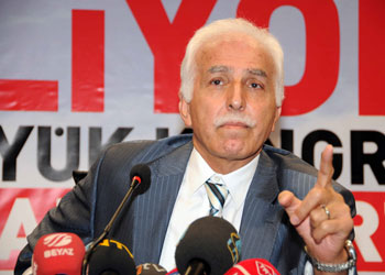 Ülkenin kurtuluşunu darbede görüp de o darbeyi yapmayan alçaktır