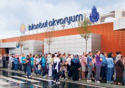 Dev akvaryumu 90 bin kişi ziyaret etti