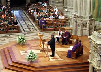 ABD'deki Ulusal Katedral'de ezan ve Kur'an