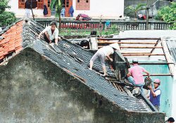 Vietnam'ı fırtına vurdu: 17 ölü