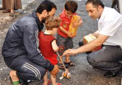 Türkiye'den Suriyeli mülteci çocuklara Oyuncak