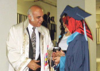 Mezuniyet törenlerinde artık başörtüsü var