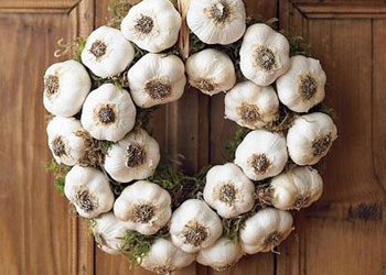 Sarımsağı yiyen, mescitlere gelmesin!