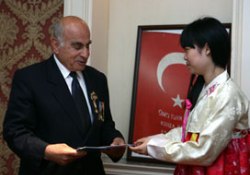 Olimpiyat ödülünü Kore gazisine hediye etti