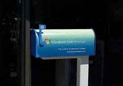 Hotmail, Gmail'e savaş açtı