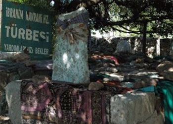 Sahipsiz kalan sahabe makamı ilgi bekliyor