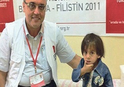 Filistinli çocukların ameliyatını Rektör Yunus Söylet yaptı