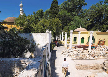 Kapattıkları camide bando mızıka çalacaklar