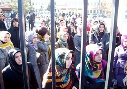 Başörtülüyü 'yok sayan' hocaya ceza