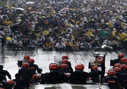 Malezya’da 54 yıllık iktidara isyan