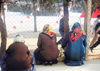 Komutan şehit ailelerini namazla fişlemiş