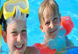 Göz enfeksiyonu olanlar havuza dikkat!