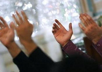 O’nun rızasını dileyerek dua edenlerle birlikte ol