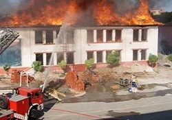 84 yıllık tarihi okul kül oldu