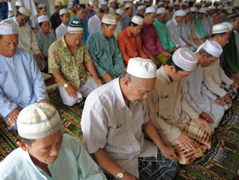 Namaz kılanları öldürenler yargılanıyor