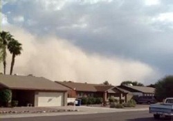 Dev kum fırtınası Phoenix'i vurdu