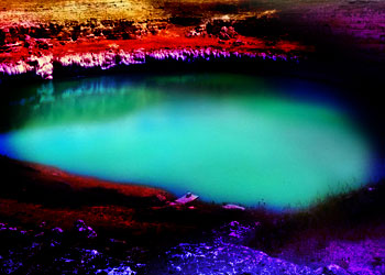 Bir gece uyurken gürültüyle uyansanız ve...