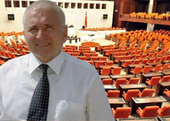 Başörtülü milletvekili İslam önyargısını kırar