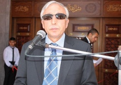 Babasının adına bin kişilik cami yaptırdı