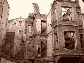 Hala yeryüzünde cinayette aşırı gitmekteler