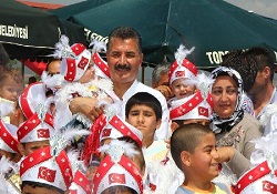 Şuhut Belediyesi'nden sünnet şöleni