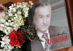 Prof. Karahan mezarı başında anılacak
