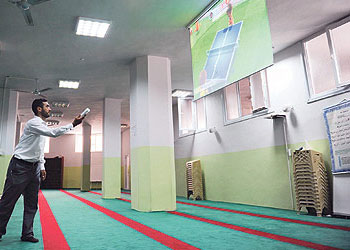 Din eğitimini mühendislikle veren imam