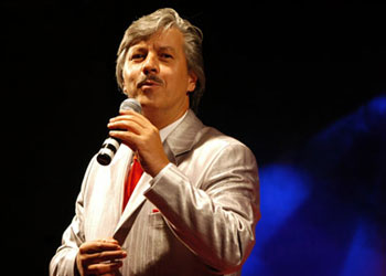 Dünya ilahileri, Ramazan'da aynı sahnede