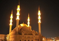 Türkiye'nin 3'ncü büyük camisinde ilk teravih coşkusu