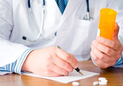 Eczanelerde doktor imzalı boş reçete skandalı
